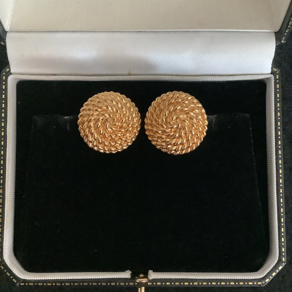 Vintage Monet Textured Gold Earrings 25$